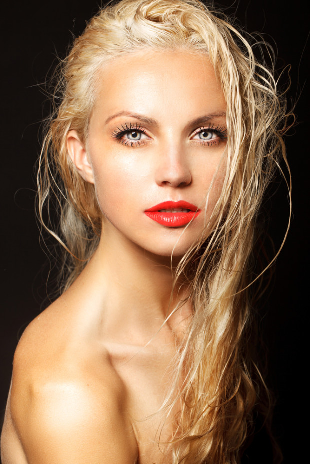 red lips:blond hair