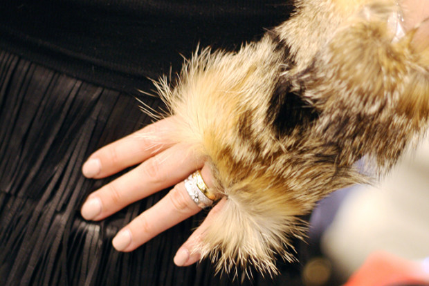 rare-trends-fox-fur-gloves